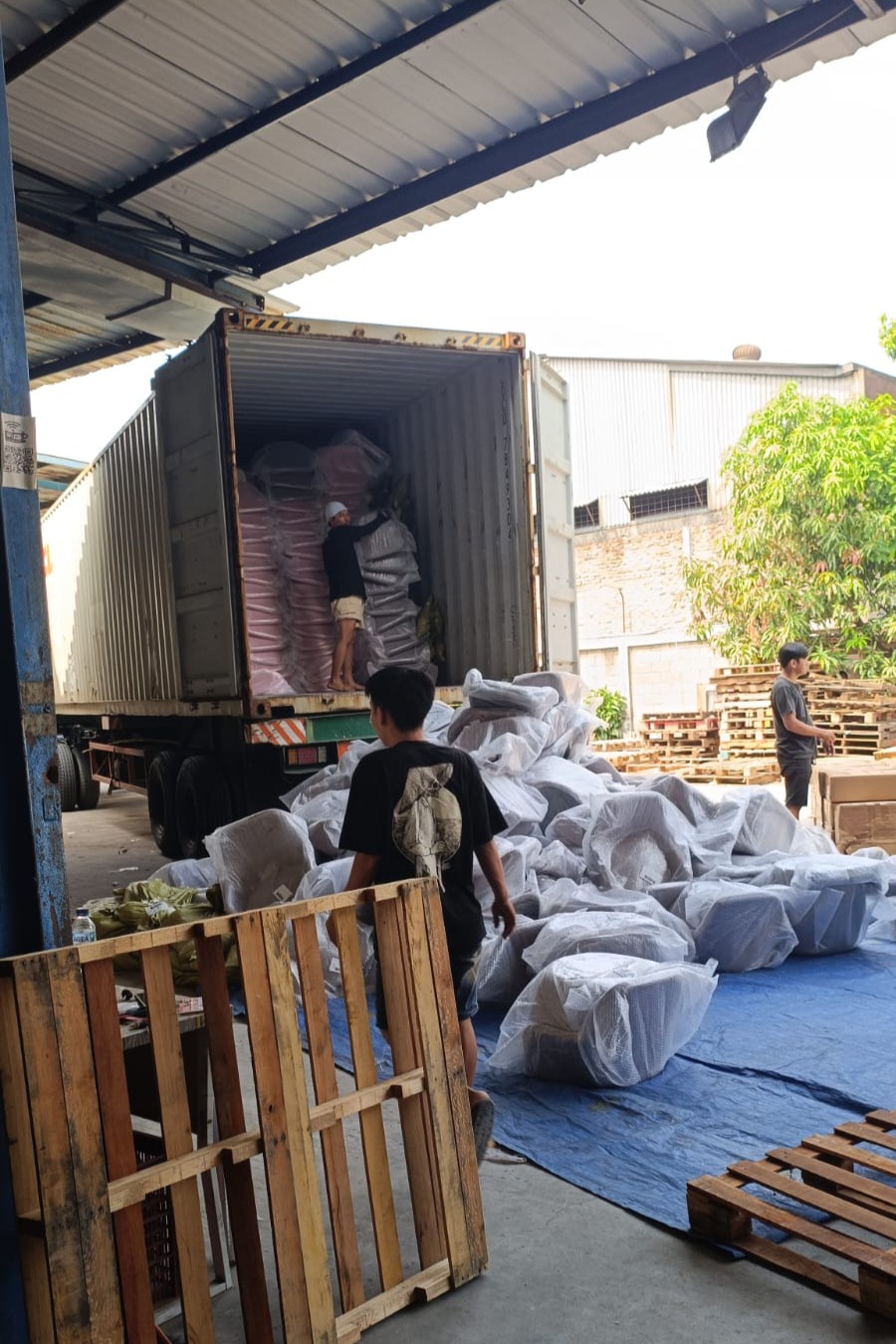Testimoni proses bongkar barang import 40 FT di Indonesia